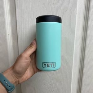 NWOT Authentic Yeti 16 oz tall Colster